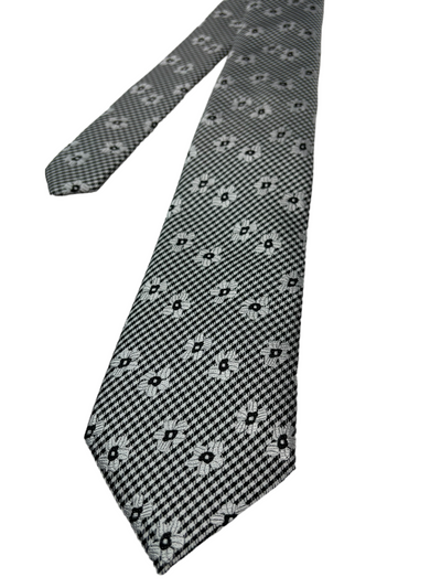 Cravate noire à motif floral