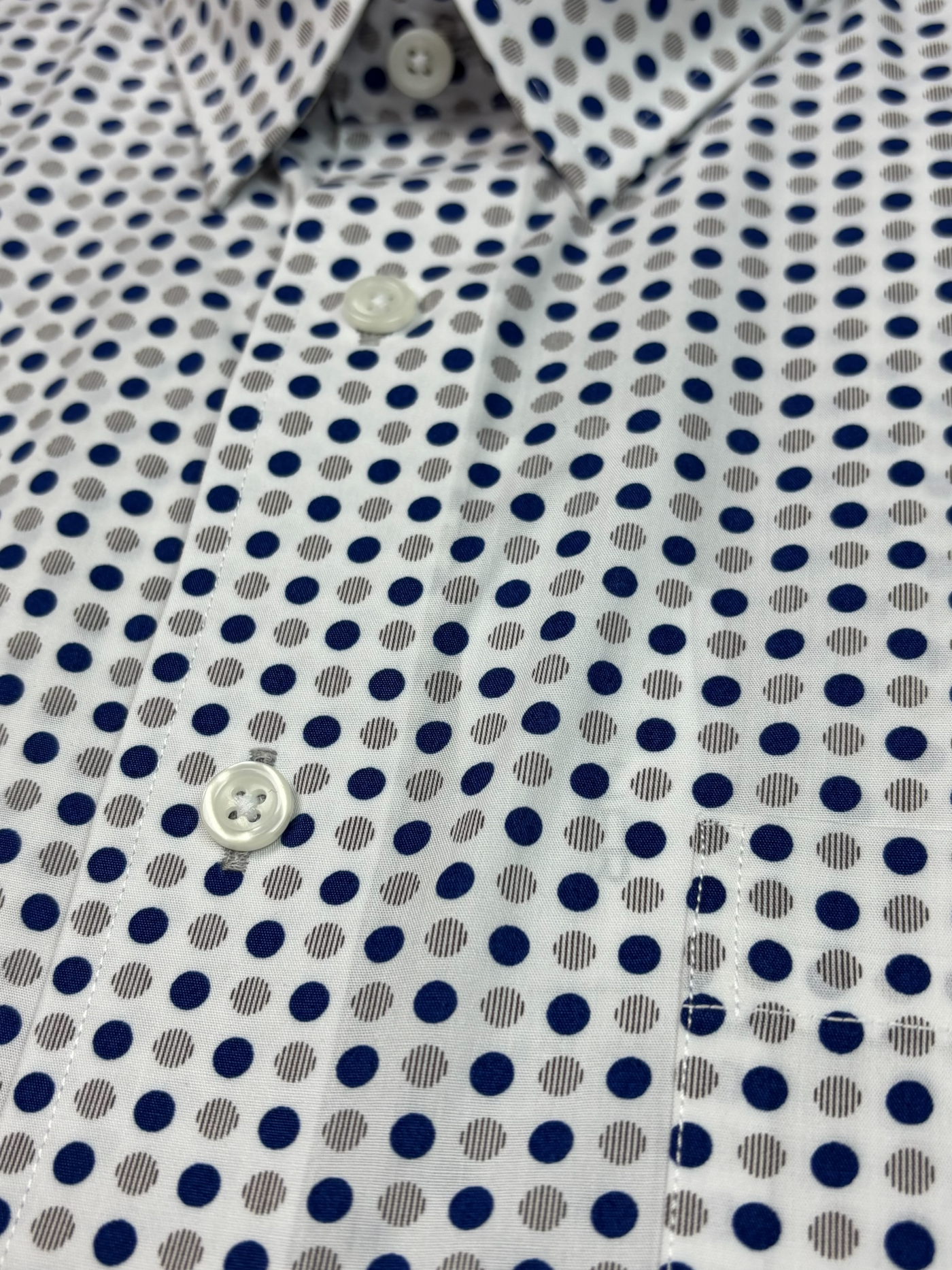 Chemise manches courtes blanche à pois