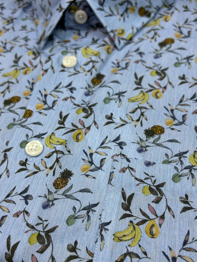 Chemise manches courtes bleue à imprimé de fruits