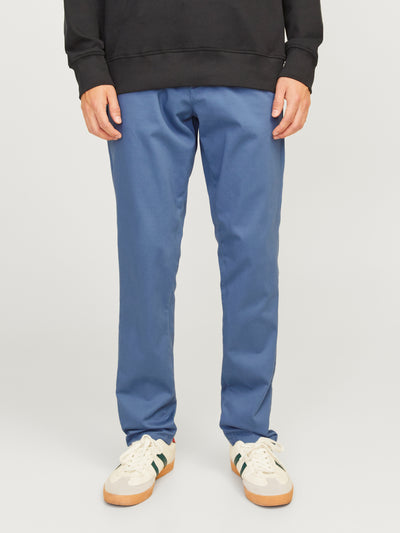 Pantalon chino bleu coupe ajustée