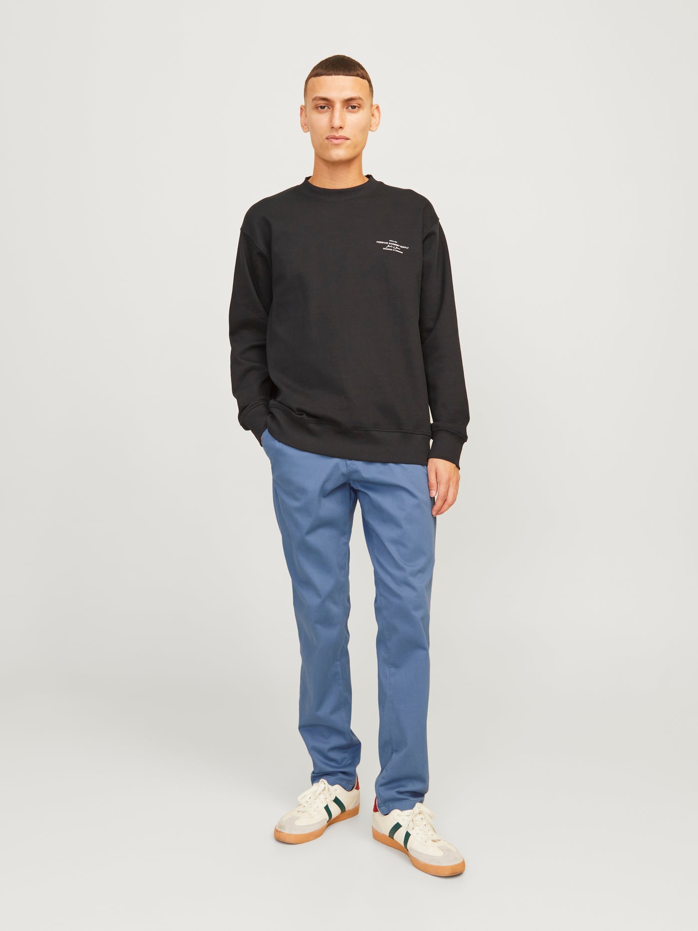 Pantalon chino bleu coupe ajustée