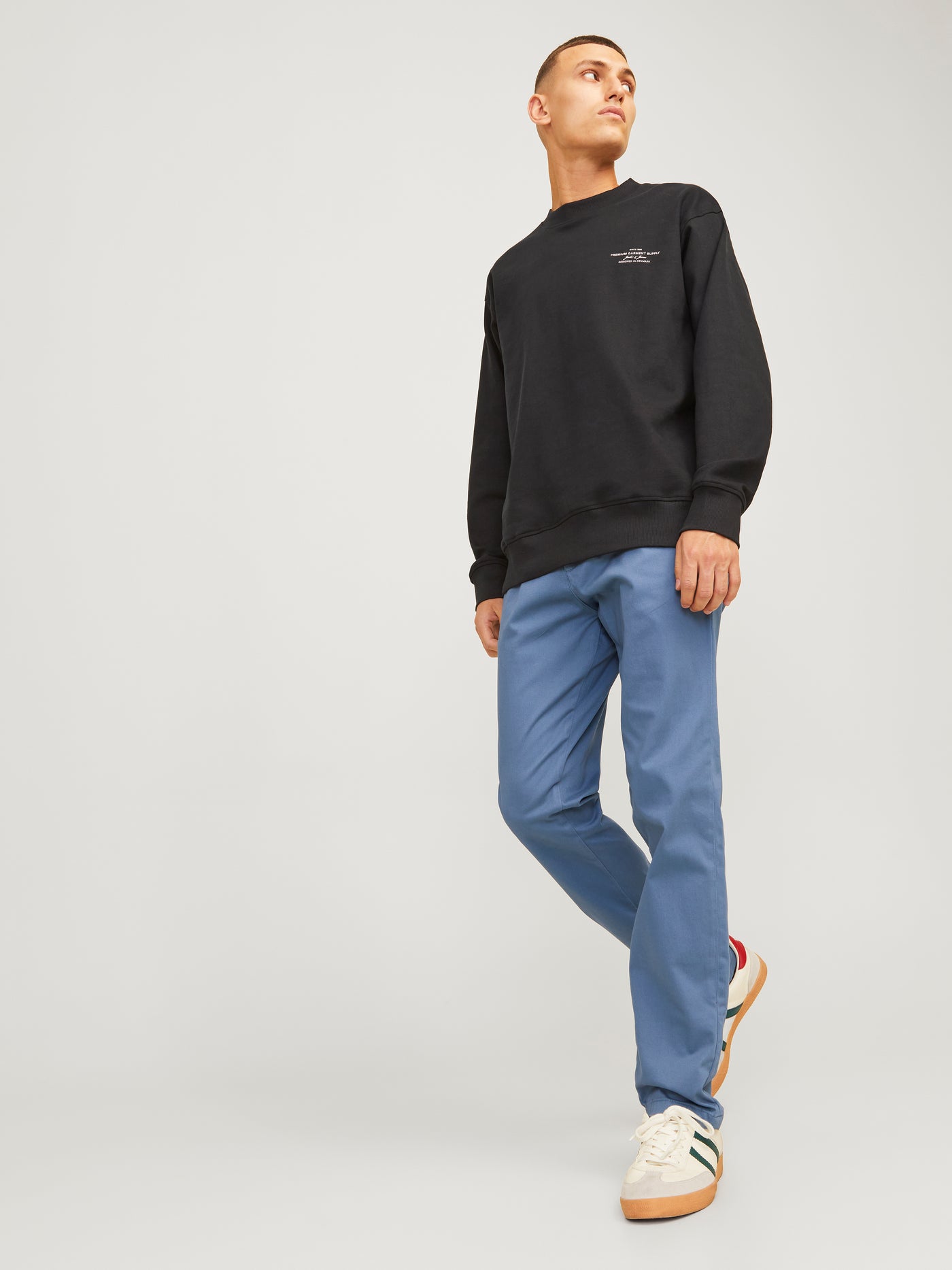 Pantalon chino bleu coupe ajustée