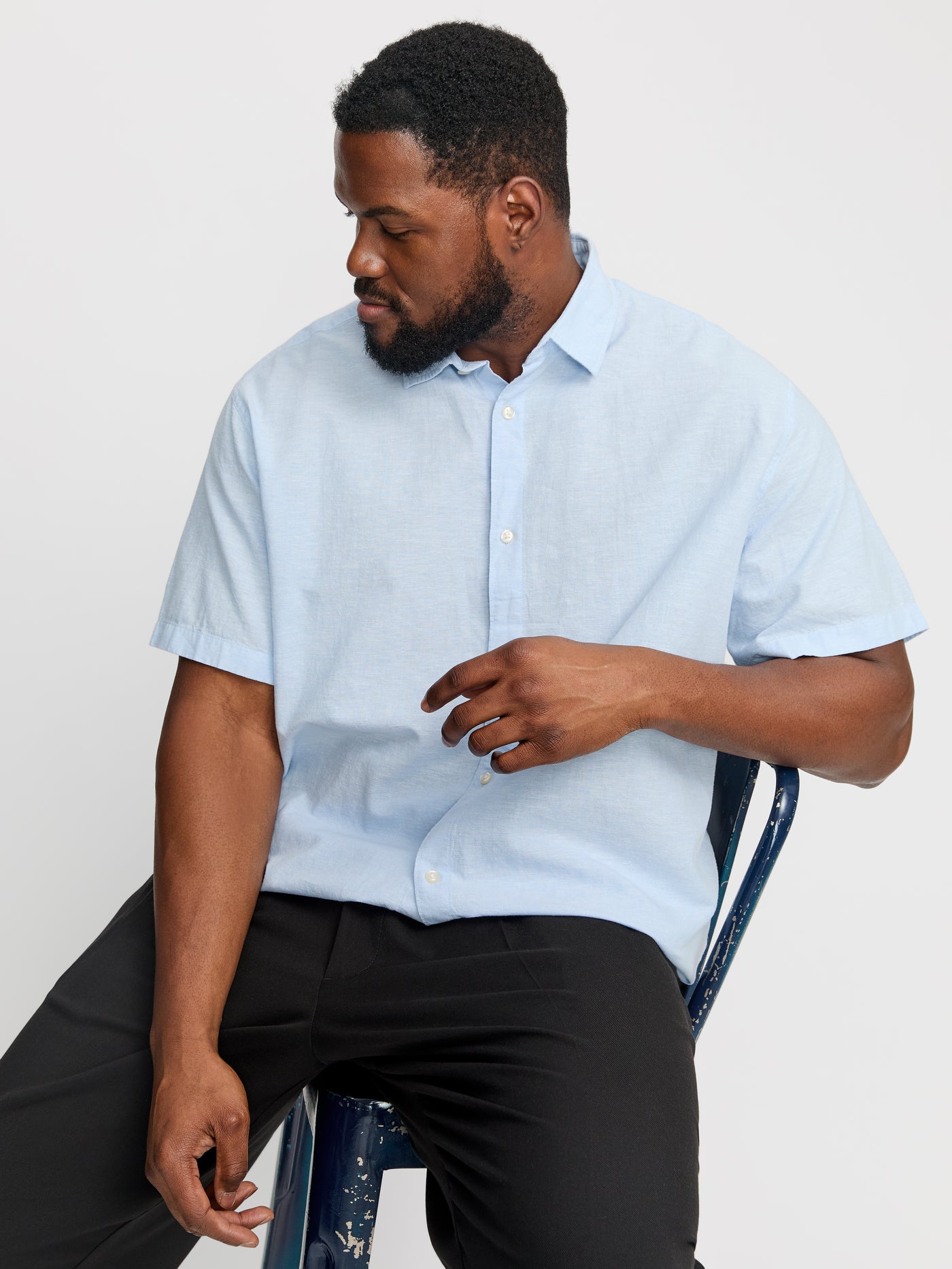Chemise manches courtes bleue en mélange de lin