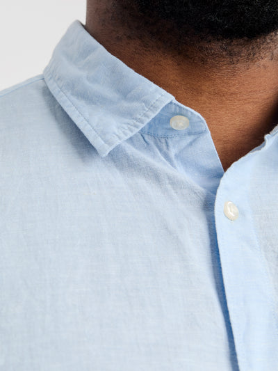 Chemise manches courtes bleue en mélange de lin