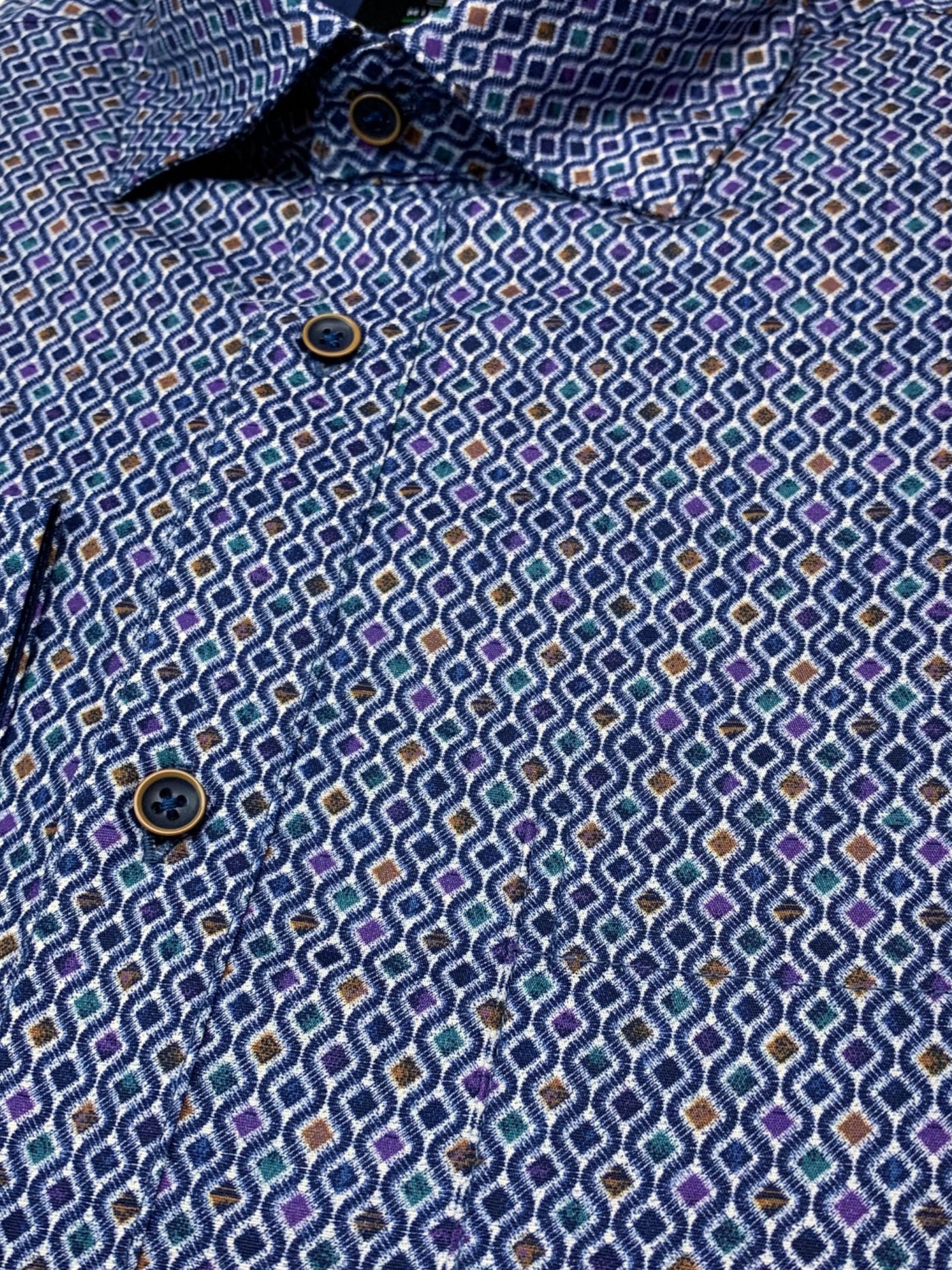 Chemise manches longues bleue à motif de losanges