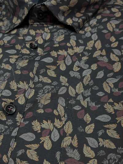 Chemise manches longues noire à imprimé de feuilles