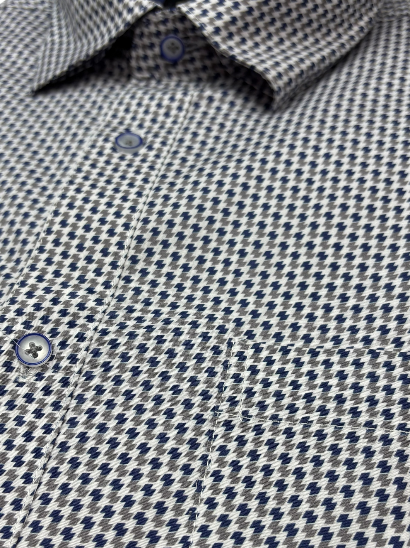 Chemise manches longues à motif géométrique