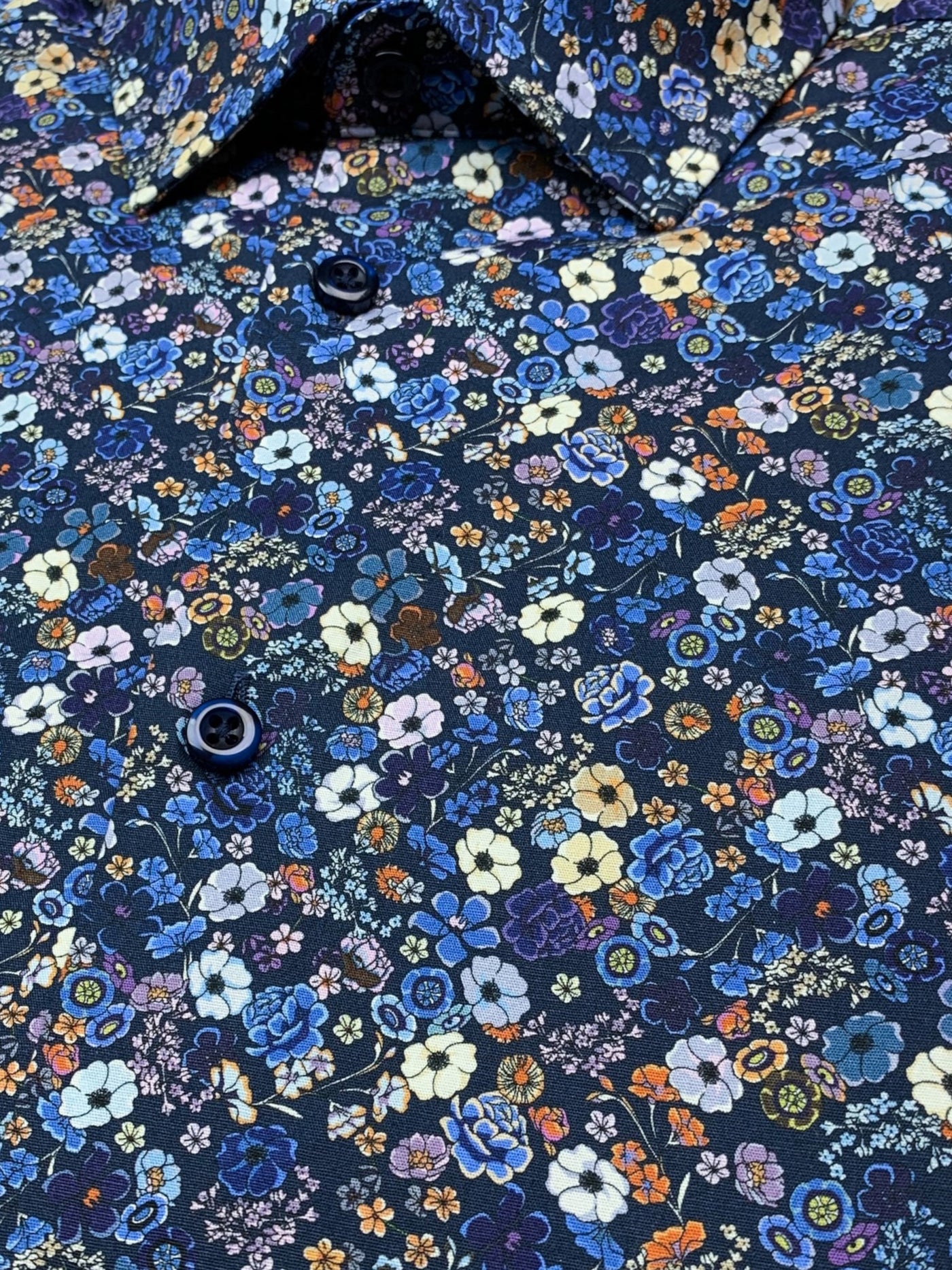 Chemise manches longues bleue à motif floral