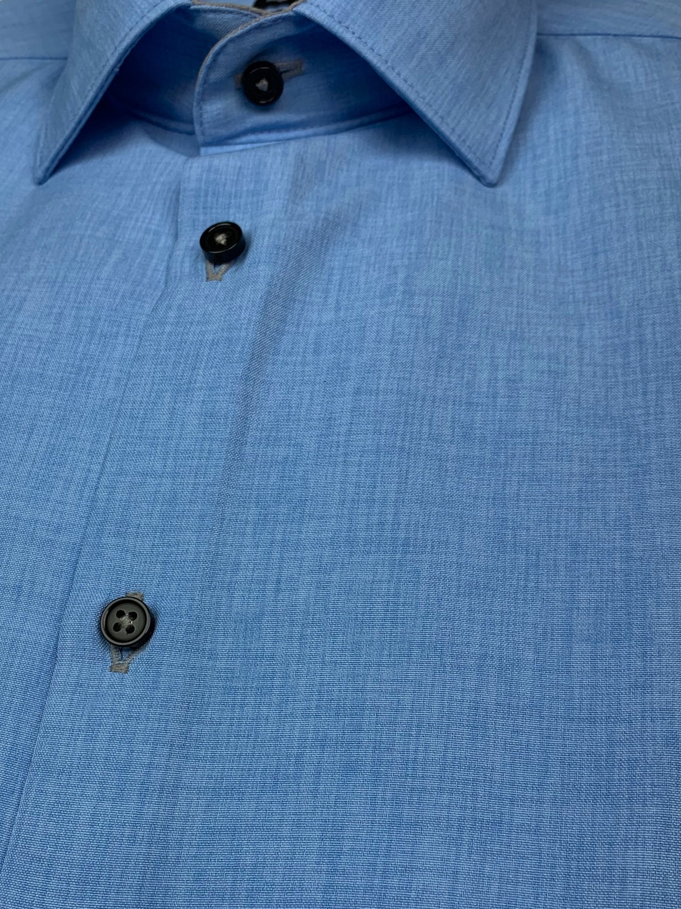 Chemise habillée microfibre bleue à manches longues coupe ajustée