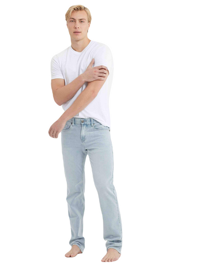 Jeans bleu blanchi coupe ajustée