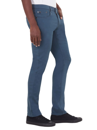 Pantalon de coton extensible bleu acier coupe semi-ajustée