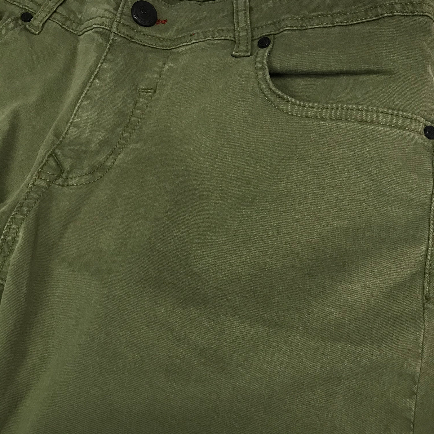Pantalon vert 5 poches coupe semi-ajustée - Le Roi Mauricien des Habits