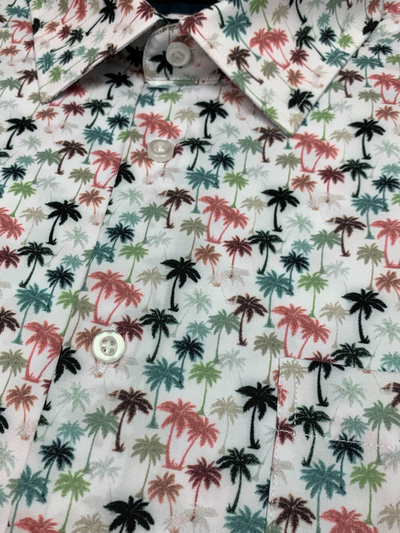 Chemise manches courtes performante extensible à motif de palmiers